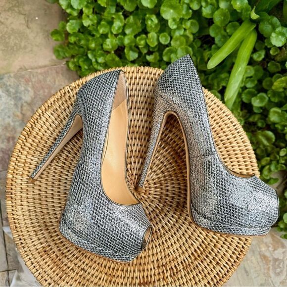 Giuseppe Zanotti platform heels gorgeous and a statement piece. - Picture 5 of 10